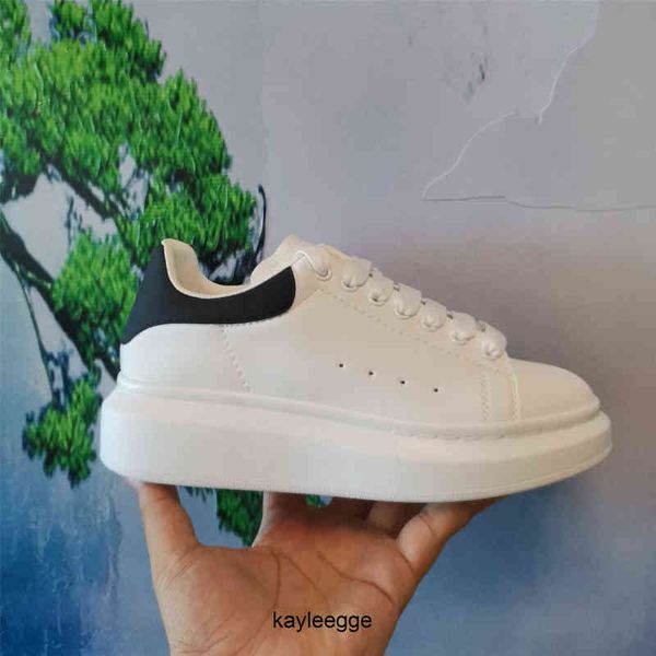 casual shoes black thick bottom white exquisite girl color sports shoe boxed shoelace accessories complete
casual shoes black thick bottom white exquisite girl color sports shoe boxed shoelace accessories complete