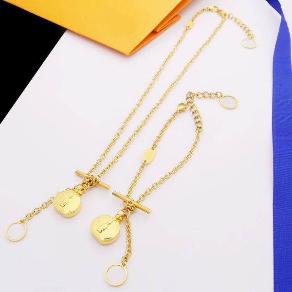 europe america fashion tribute necklace bracelet lady womens gold-color metal engraved v initials flower boite chapeaux charm chain jewelry, Silver
europe america fashion tribute necklace bracelet lady womens gold-color metal engraved v initials flower boite chapeaux charm chain jewelry, Silver