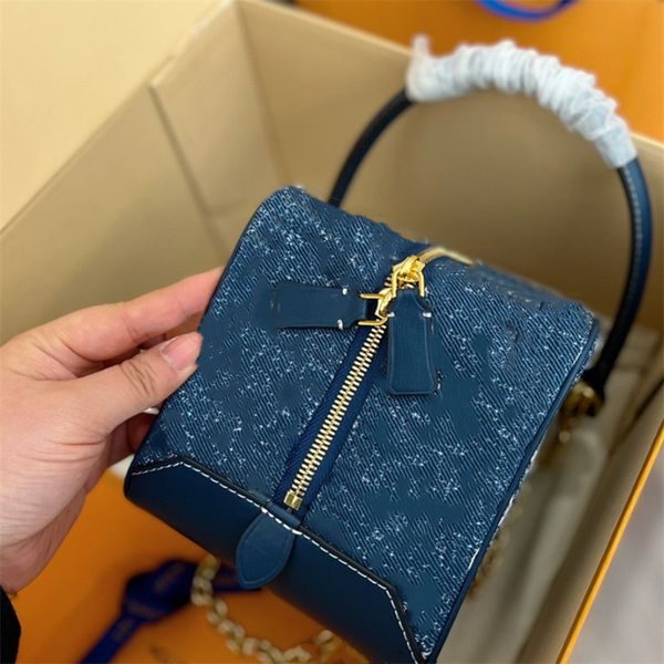large capacity canvas bag lightweight waterproof printed women's bag fashion versatile shoulder cross-body bags
large capacity canvas bag lightweight waterproof printed women's bag fashion versatile shoulder cross-body bags