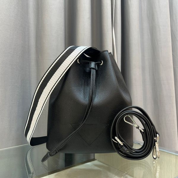 luxury designer shoulder bag classic wallet with two long straps large capacity bucket bag leather ladies fashion versatile crossbody bags
luxury designer shoulder bag classic wallet with two long straps large capacity bucket bag leather ladies fashion versatile crossbody bags