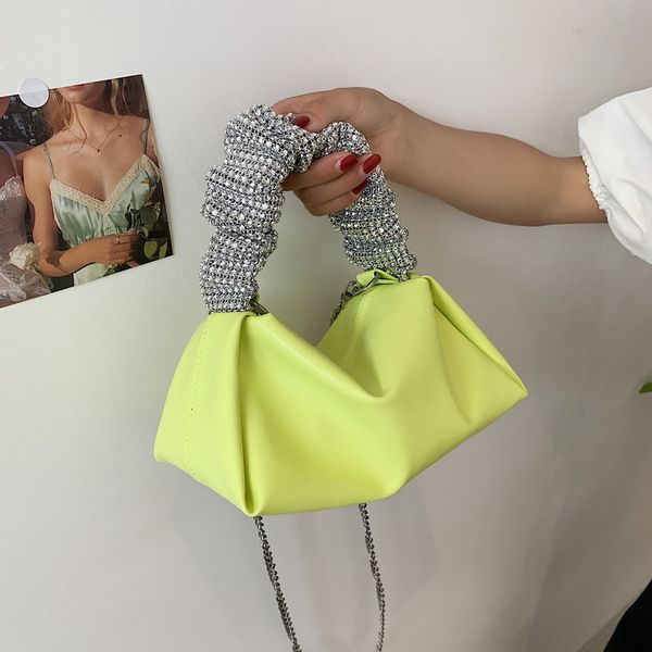 2022 new trendy fashion lady chain crossbody small square bag summer western style single shoulder armpit bag
2022 new trendy fashion lady chain crossbody small square bag summer western style single shoulder armpit bag