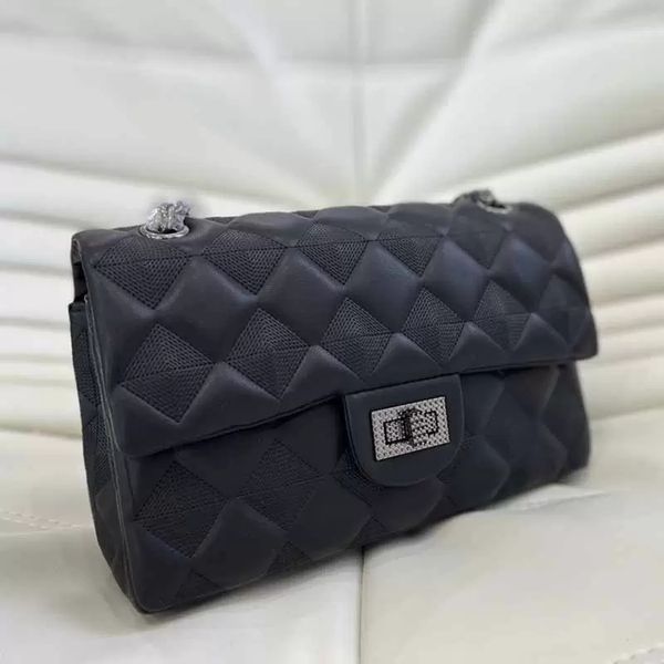 new womens double flap designer bag solid color embossing calfskin crossbody bags signature stitching classic handbag ruthenium metal chain
new womens double flap designer bag solid color embossing calfskin crossbody bags signature stitching classic handbag ruthenium metal chain