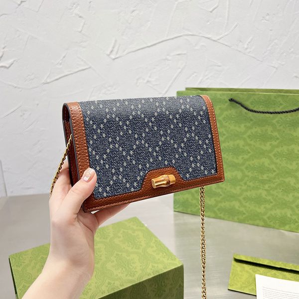 chain bag shoulder handbag purse women crossbody bags flap handbags classic letter print genuine leather canvas coin wallet card pocket qual
chain bag shoulder handbag purse women crossbody bags flap handbags classic letter print genuine leather canvas coin wallet card pocket qual
