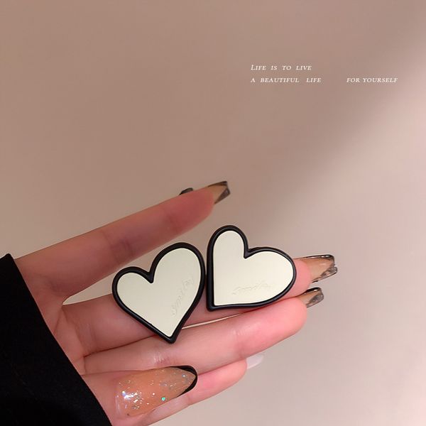 925 silver needle paint love heart stud earrings korean fashion all-match retro minority earrings simple mori eardrop temperament, Golden
925 silver needle paint love heart stud earrings korean fashion all-match retro minority earrings simple mori eardrop temperament, Golden