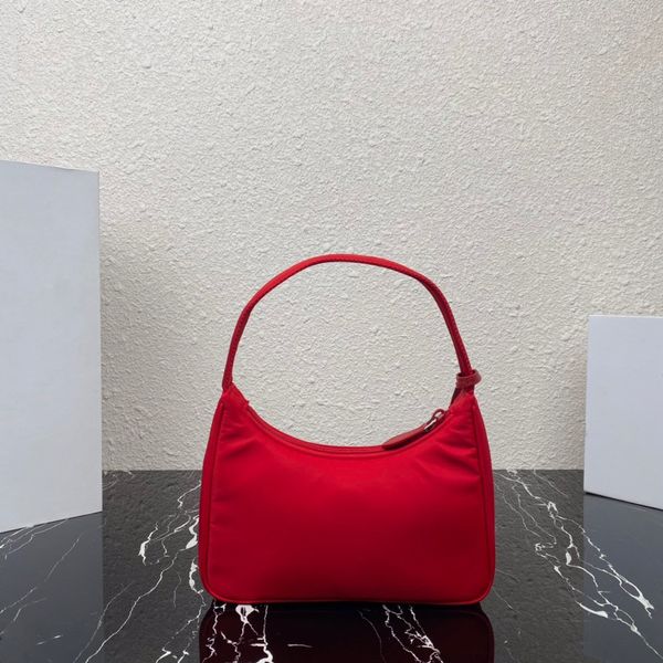 women's simple small hobo bag imported nylon fabric fashion design handbag cell phone bag fine workmanship suitable for all occasions
women's simple small hobo bag imported nylon fabric fashion design handbag cell phone bag fine workmanship suitable for all occasions