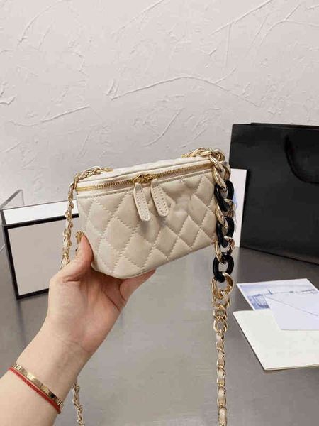 women luxurys designers cc crossbody shoulder bag handbag female red leather fashion pure color cosmetic 1112 zhouzhoubao123
women luxurys designers cc crossbody shoulder bag handbag female red leather fashion pure color cosmetic 1112 zhouzhoubao123
