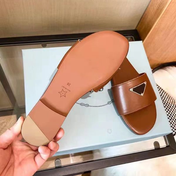 2022luxuries designer classics women slipper fashion sandals slides summer real leather platform flats shoes ladies beach slippers original, Black
2022luxuries designer classics women slipper fashion sandals slides summer real leather platform flats shoes ladies beach slippers original, Black