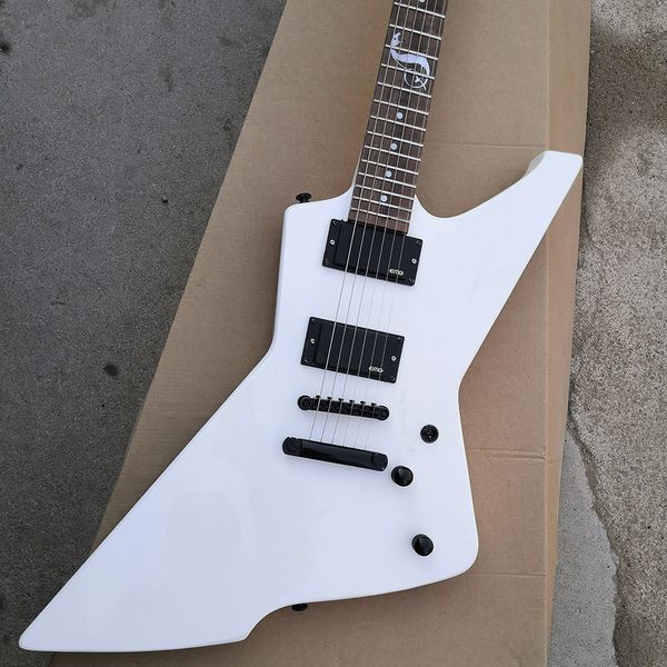 6 string white unusual shaped electric guitar with active pickups rosewood fretboard
6 string white unusual shaped electric guitar with active pickups rosewood fretboard