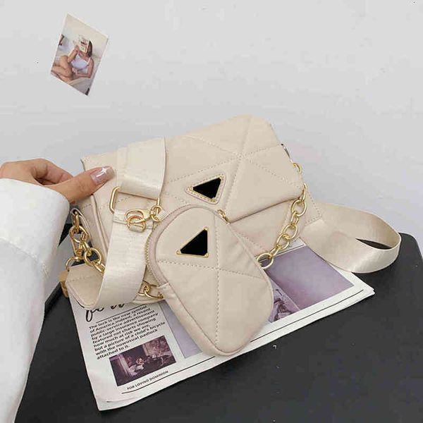 popular bag women's bags mini lingge embroidered thread single shoulder handbags texture msenger chain bag
popular bag women's bags mini lingge embroidered thread single shoulder handbags texture msenger chain bag
