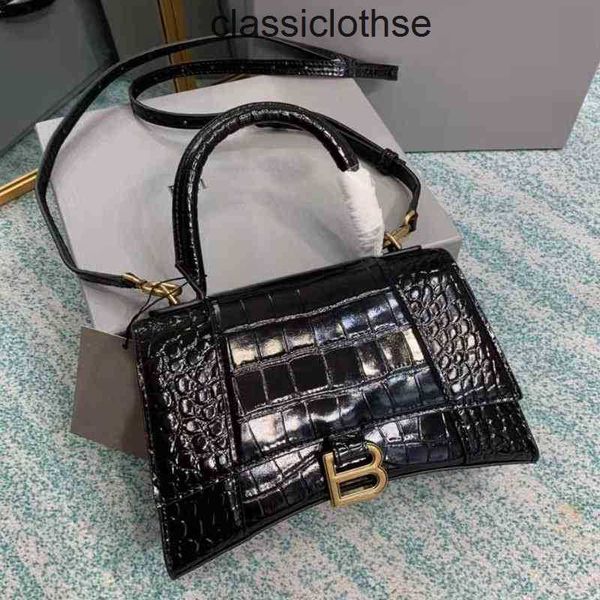 designer balencaigass handbags 2022 women's bag b-button versatile hourglasss high version leather fashion simple crocodile pattern
designer balencaigass handbags 2022 women's bag b-button versatile hourglasss high version leather fashion simple crocodile pattern