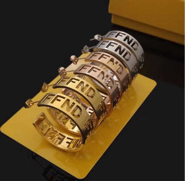 2023 rings europe america fashion gold/silver/rose color hardware engraved hollow out letter c-shape hoop stud earrings
2023 rings europe america fashion gold/silver/rose color hardware engraved hollow out letter c-shape hoop stud earrings