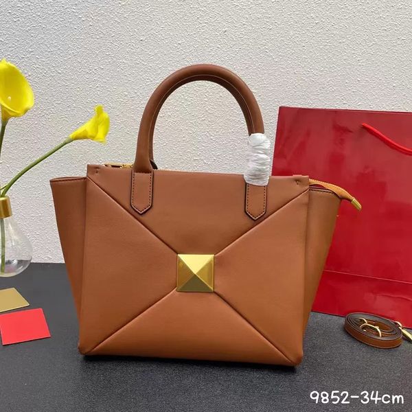 luxury designer totes bag fashion 2022 large rivet genuine leather handbag women high capacity handbags shoulder bags wallets crossbody bags
luxury designer totes bag fashion 2022 large rivet genuine leather handbag women high capacity handbags shoulder bags wallets crossbody bags