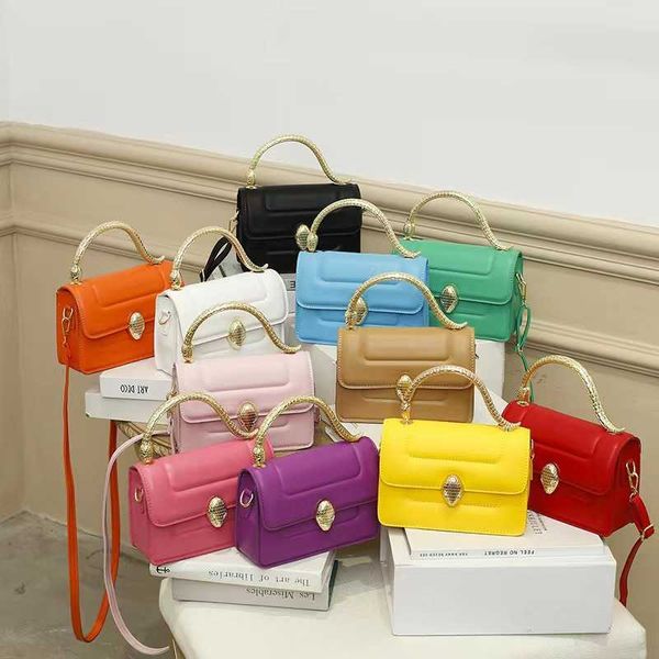2022 metal handle pu snake head female vintage neon women purse fashion luxury designer branded handbag for
2022 metal handle pu snake head female vintage neon women purse fashion luxury designer branded handbag for