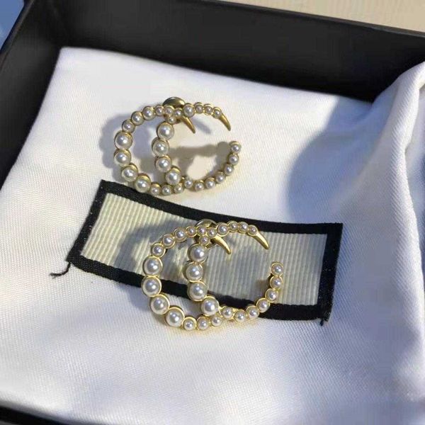brand designer fashion pearl letter earrings for lady women party wedding lovers gift engagement luxury jewelry, Golden;silver
brand designer fashion pearl letter earrings for lady women party wedding lovers gift engagement luxury jewelry, Golden;silver