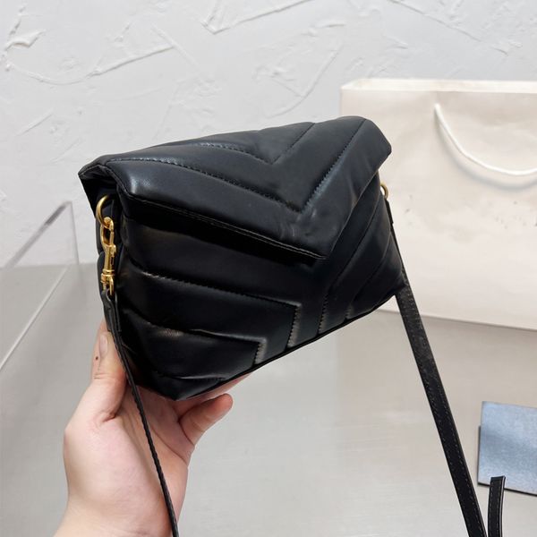2022 genuine leather luxury designer envelope bag soft flap clutch thread clouds briefcase women crossbody bags winter ladies lambskin purse
2022 genuine leather luxury designer envelope bag soft flap clutch thread clouds briefcase women crossbody bags winter ladies lambskin purse