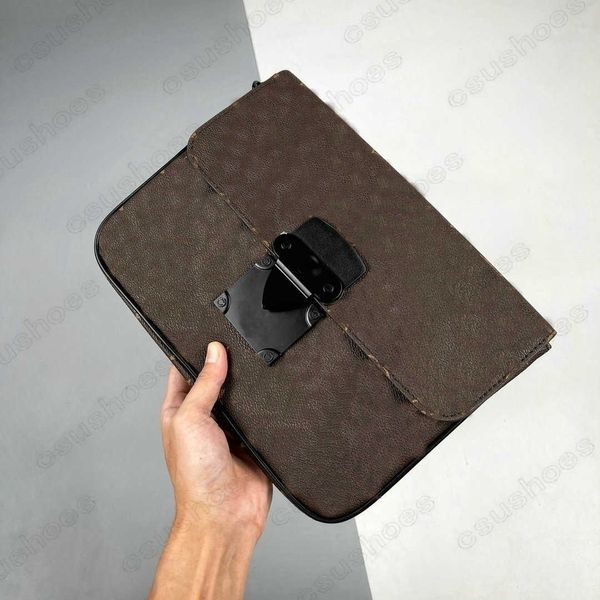 s lock a4 pouch men clutch bags trunk clasp luxurys designers monograms macassar embossed leather s-lock magnetic closure handle bag flap
s lock a4 pouch men clutch bags trunk clasp luxurys designers monograms macassar embossed leather s-lock magnetic closure handle bag flap