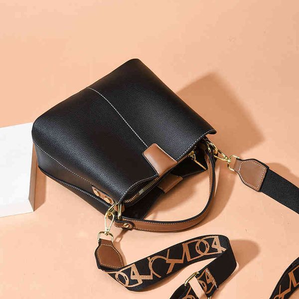 fashion women's new high-quality versatile bag luxury designer spring busins commuter fashion shoulder
fashion women's new high-quality versatile bag luxury designer spring busins commuter fashion shoulder
