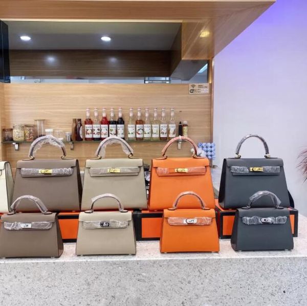 2022 fashion purse designer bag women totes shoulder bags cowskin genuine leather handbag scarf charm with shoulders handbags straps and pac
2022 fashion purse designer bag women totes shoulder bags cowskin genuine leather handbag scarf charm with shoulders handbags straps and pac