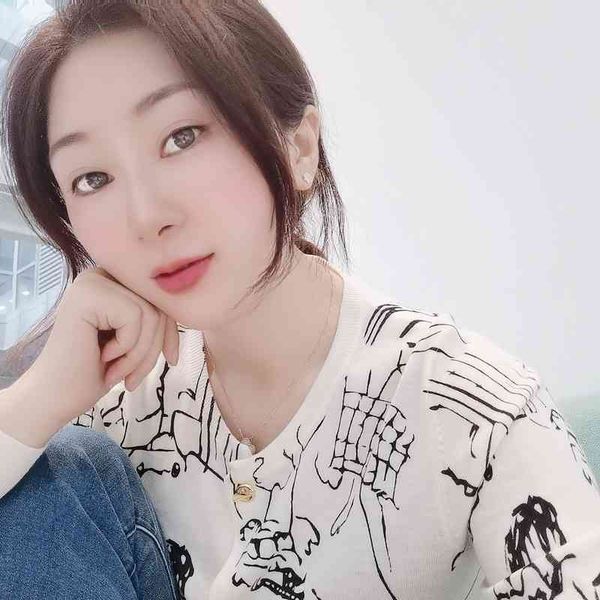 women's knits & tees early autumn exquisite soft graffiti digital printing round neck gold button superfine wool knitted cardigan thin, White
women's knits & tees early autumn exquisite soft graffiti digital printing round neck gold button superfine wool knitted cardigan thin, White