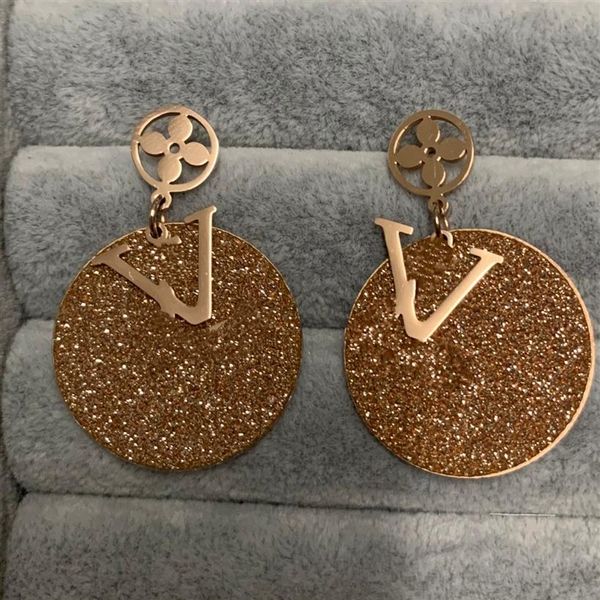 2022 hyperbolic v dangle european usa fashion matt rose gold large big letter drop earrings for women girls christmas272v, Silver
2022 hyperbolic v dangle european usa fashion matt rose gold large big letter drop earrings for women girls christmas272v, Silver