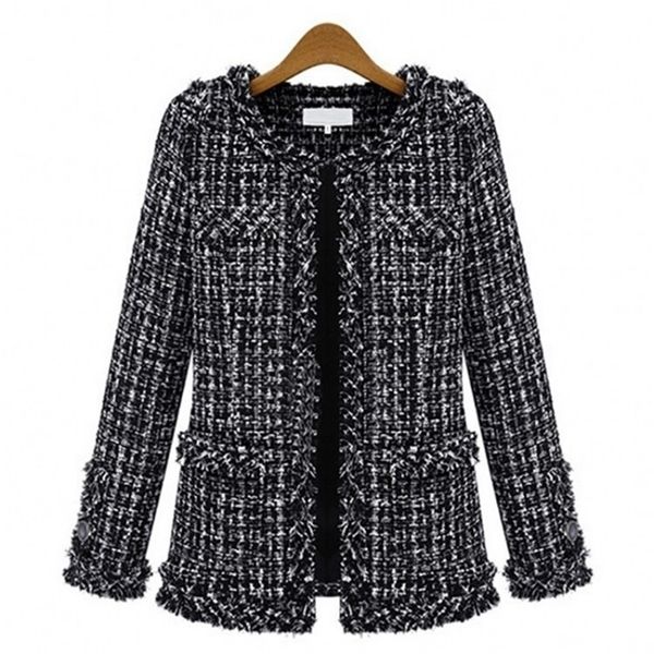 autumn winter black white plaid loose short coat women vintage o neck long sleeve tassel tweed coat plus size ladies jacket coat 201223
autumn winter black white plaid loose short coat women vintage o neck long sleeve tassel tweed coat plus size ladies jacket coat 201223