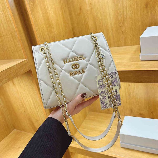 texture large capacity lingge bag women's autumn winter 2022 new chain shoulder fashion commuter tote designer bags
texture large capacity lingge bag women's autumn winter 2022 new chain shoulder fashion commuter tote designer bags