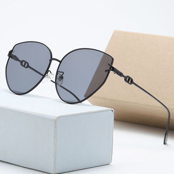 1pcs fashion round sunglasses eyewear sun glasses designer brand black metal frame dark 50mm glass lenses for mens womens better brown cases, White;black
1pcs fashion round sunglasses eyewear sun glasses designer brand black metal frame dark 50mm glass lenses for mens womens better brown cases, White;black