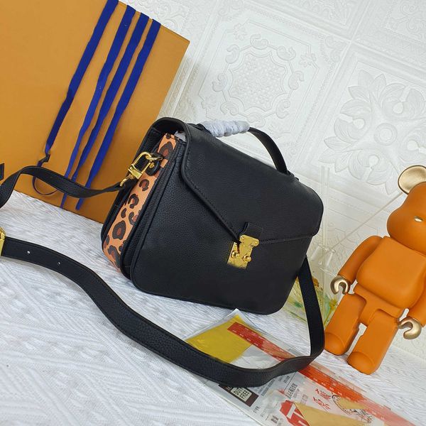 2022 fashion luxurys shoulder bag onthego medium tote women designers handbags by the genuine leather messenger designer bags
2022 fashion luxurys shoulder bag onthego medium tote women designers handbags by the genuine leather messenger designer bags