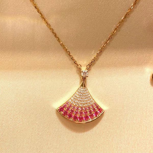luxury designer fan-shaped pendant necklaces jewelry for women fashion designers brand classic simple and versatile pendants necklace for me, Silver
luxury designer fan-shaped pendant necklaces jewelry for women fashion designers brand classic simple and versatile pendants necklace for me, Silver