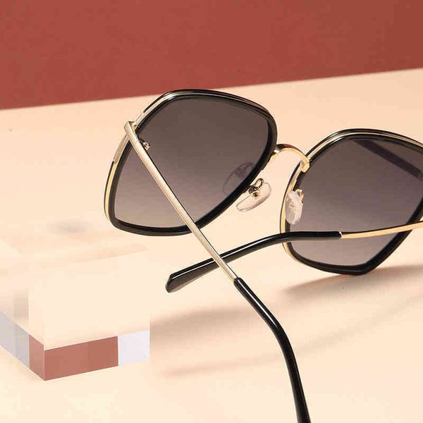luxury brand designer female big frame star same sunglass version tide driving anti ultraviolet glass vintage sun glasses for men ladies eye, White;black
luxury brand designer female big frame star same sunglass version tide driving anti ultraviolet glass vintage sun glasses for men ladies eye, White;black