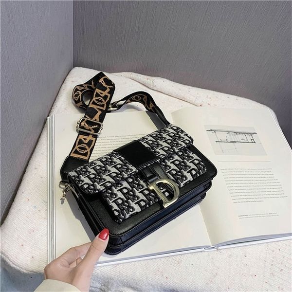 sense series autumn and winter new embroidered thread small square versatile fashion messenger women's fmmi clearance outlet sale
sense series autumn and winter new embroidered thread small square versatile fashion messenger women's fmmi clearance outlet sale