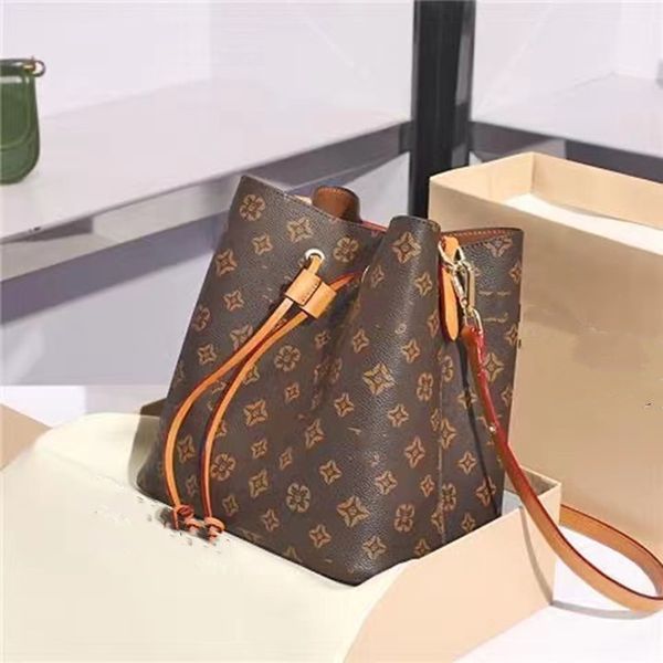 drawstring bucket bag 2022 women's fashion new trendy niche light luxury designer high-end sense bag female messenger shoulder bag
drawstring bucket bag 2022 women's fashion new trendy niche light luxury designer high-end sense bag female messenger shoulder bag