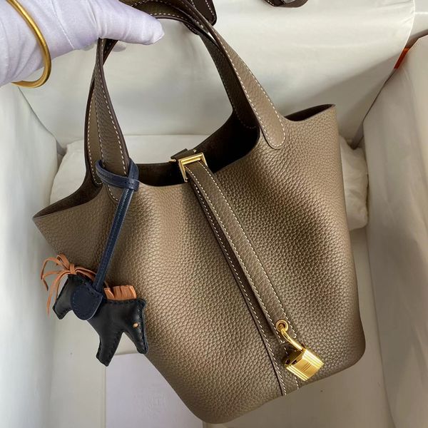 new ladies hand wax thread sewing basket bag handbag designer picodin tc leather bucket luxury classic shopping clutch with original box wom
new ladies hand wax thread sewing basket bag handbag designer picodin tc leather bucket luxury classic shopping clutch with original box wom
