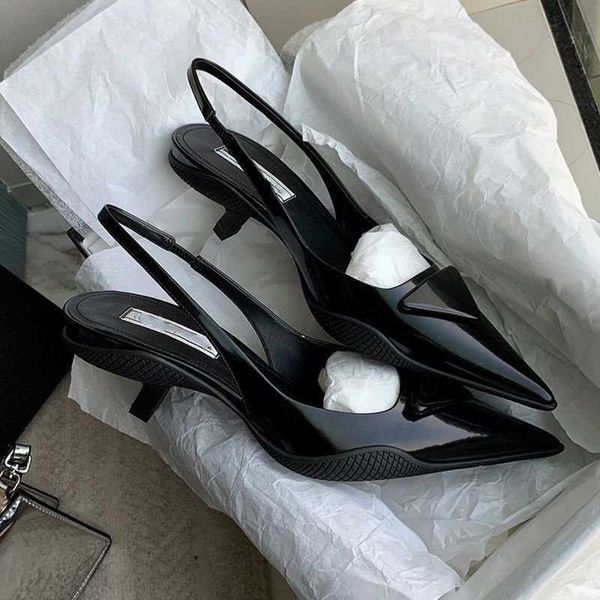 2021 lettre bow noeud haut femmes piste toe bas pointu talon gladiaor sandales femme design chaussures mesh 35-40 mjkjj003, Black
2021 lettre bow noeud haut femmes piste toe bas pointu talon gladiaor sandales femme design chaussures mesh 35-40 mjkjj003, Black