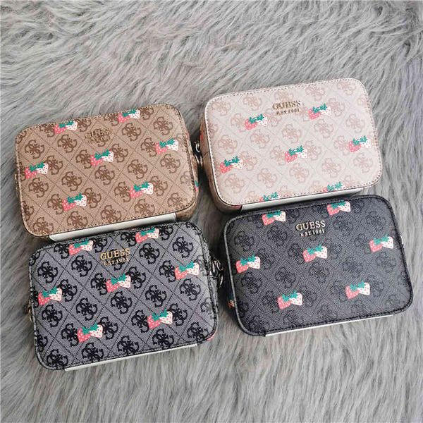 new small square bag g-shaped single shoulder messenger bag wind pattern bag camera bagluxury style
new small square bag g-shaped single shoulder messenger bag wind pattern bag camera bagluxury style