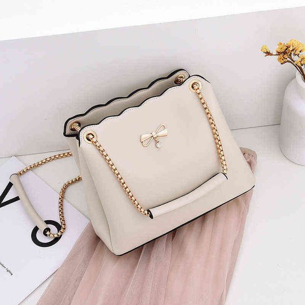 2022 new fashion all-match ladies mini handbag small bag 2022 knot portable sweet lady simple leisure shoulder msenger
2022 new fashion all-match ladies mini handbag small bag 2022 knot portable sweet lady simple leisure shoulder msenger