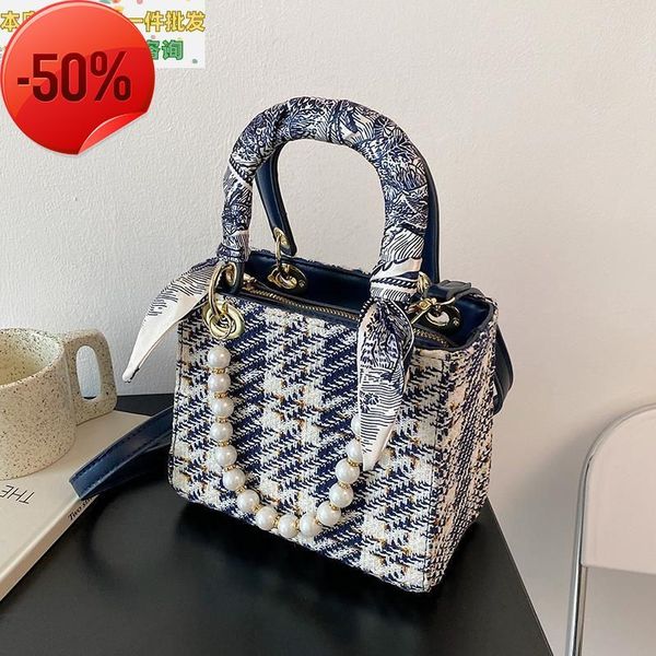 the factory directly minority dign female summer 2022 new fashion pearl portable single shoulder msenger princs bag wholesale low price
the factory directly minority dign female summer 2022 new fashion pearl portable single shoulder msenger princs bag wholesale low price