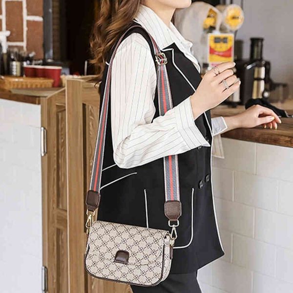 spring and summer new cross body printed small square bag same one shoulder underarm wide ribbon women's simple bags_model74bq
spring and summer new cross body printed small square bag same one shoulder underarm wide ribbon women's simple bags_model74bq