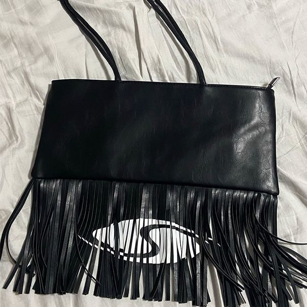 fashion original design cosmetic bag 2022 black cut logo tassel one shoulder underarm bag
fashion original design cosmetic bag 2022 black cut logo tassel one shoulder underarm bag