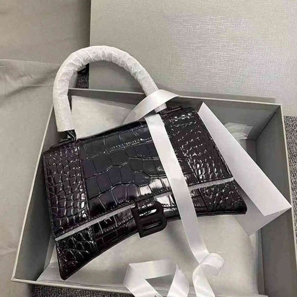designer bags balenciga handbag italy 2022 family high version women's crocodile hourglasss leather one shoulder diagonal tote bag
designer bags balenciga handbag italy 2022 family high version women's crocodile hourglasss leather one shoulder diagonal tote bag