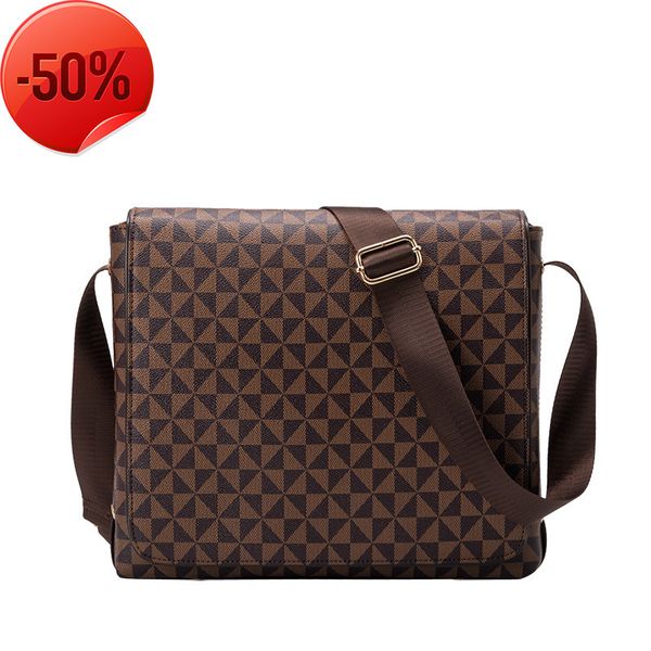 luxury designermen's flip single shoulder fashion men's messenger leisure briefcase printed lattice bag
luxury designermen's flip single shoulder fashion men's messenger leisure briefcase printed lattice bag
