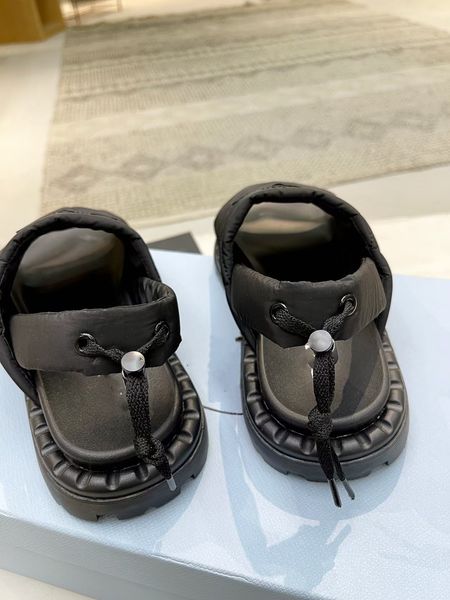 2022 women leather sandals designer lady ankle strap studs buckle letter printed chunky heel treaded rubber outsole sandals 0421, Black
2022 women leather sandals designer lady ankle strap studs buckle letter printed chunky heel treaded rubber outsole sandals 0421, Black