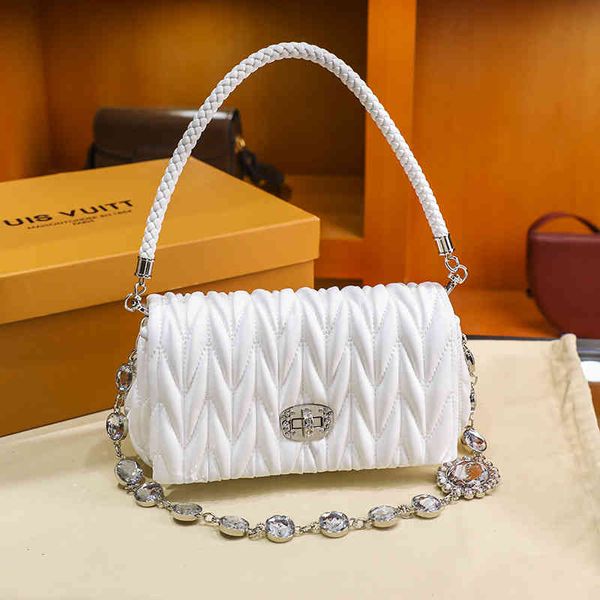 hong kong white 2022 new summer leather women's dign sense water diamond chain small miu miao bag
hong kong white 2022 new summer leather women's dign sense water diamond chain small miu miao bag