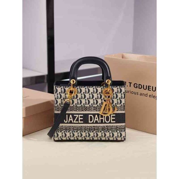 purses light luxury women's new printed hand high sense of fashion versatile one shoulder messenger bag bag
purses light luxury women's new printed hand high sense of fashion versatile one shoulder messenger bag bag