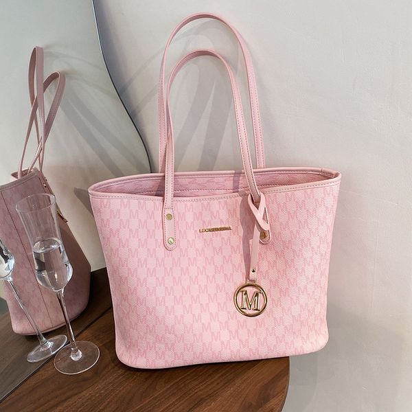 summer leather fashion large-capacity one-shoulder armpit women's bag work student travel female retro handbag tote 220715
summer leather fashion large-capacity one-shoulder armpit women's bag work student travel female retro handbag tote 220715