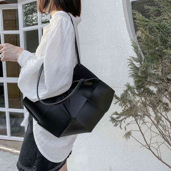 1y0l 2021 autumn and winter new texture woven geometry hand-held single shoulder mother bag small fresh tote bag versatile underarm
1y0l 2021 autumn and winter new texture woven geometry hand-held single shoulder mother bag small fresh tote bag versatile underarm