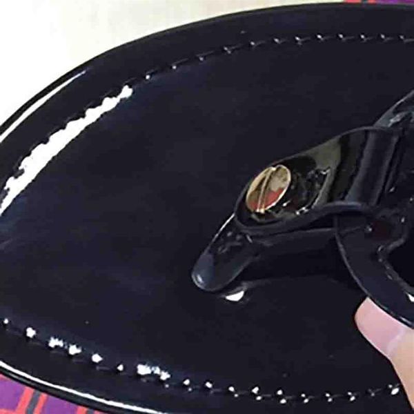 2021 new designers luxurys sandals fashion rivet flat bow knot jelly studded slippers women flip flops sandal with box 35-41256e, Black
2021 new designers luxurys sandals fashion rivet flat bow knot jelly studded slippers women flip flops sandal with box 35-41256e, Black
