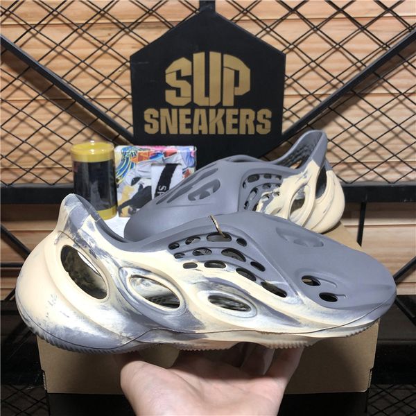 22ss designer slippers sandals men woman non-slip slipper summer foam runner sliders pantoufle moon grey mineral blue outdoor beach sandals, Black
22ss designer slippers sandals men woman non-slip slipper summer foam runner sliders pantoufle moon grey mineral blue outdoor beach sandals, Black