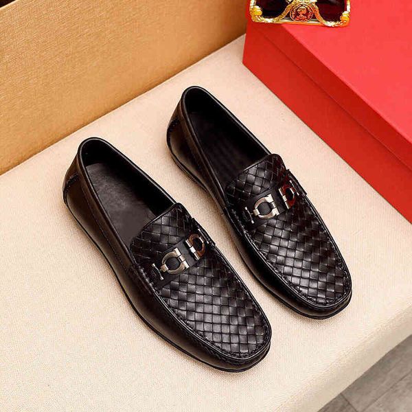 designer dresses shoes litchi pattern men dressing shoes hardware buckle embossed upper leather designer loafers patent black sandals 220707
designer dresses shoes litchi pattern men dressing shoes hardware buckle embossed upper leather designer loafers patent black sandals 220707