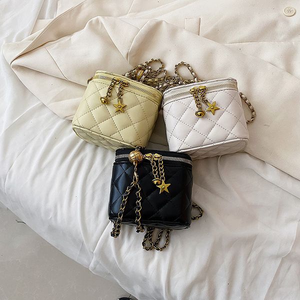 designer bags women's 2022 new simple and fashionable lingge small fragrance style single shoulder messenger chain golden ball
designer bags women's 2022 new simple and fashionable lingge small fragrance style single shoulder messenger chain golden ball